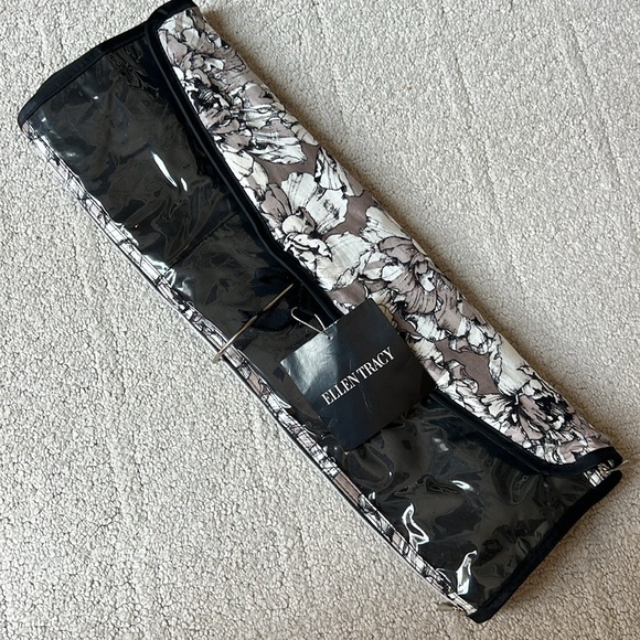 Ellen Tracy Black and Brown hanging Floral Jewelry Organizer - Picture 11 of 11